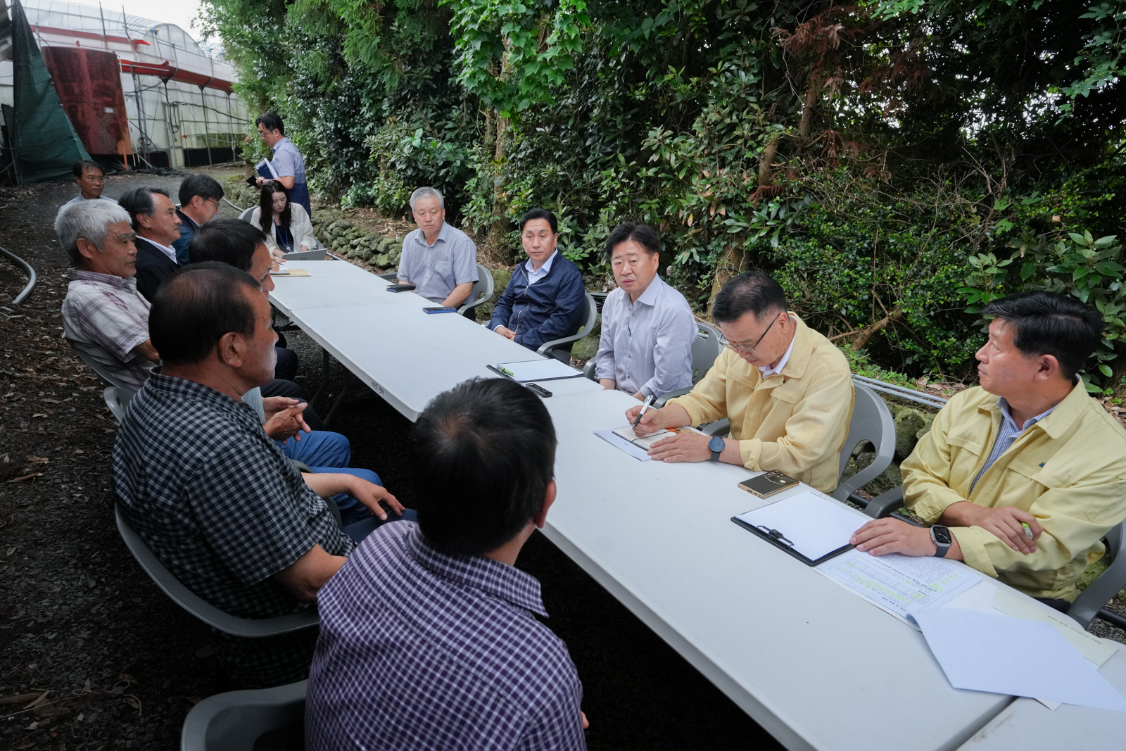 250925_수시_농업기술원_레드향 열과피해 현장방문 모습(9월19일).jpg