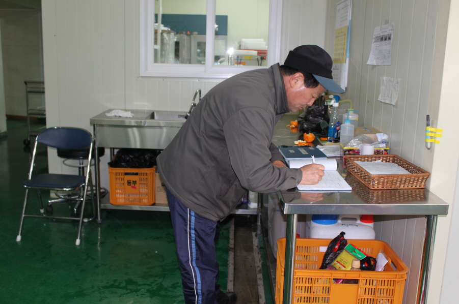 화, 금요일은 미생물이 보급됩니다.